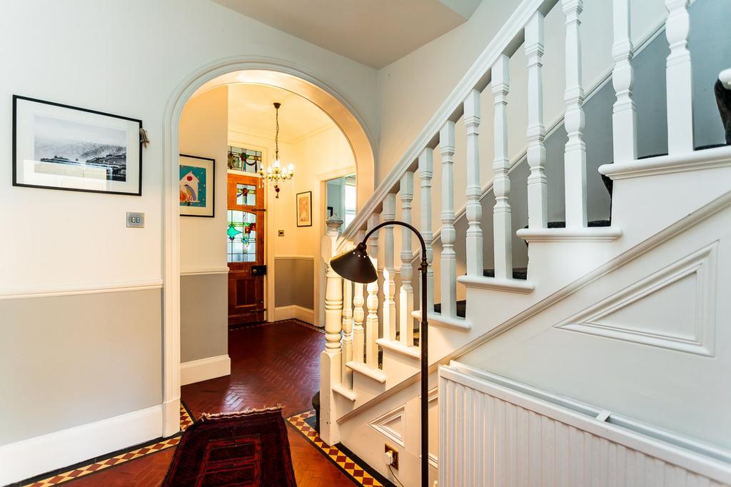 Entrance Hll