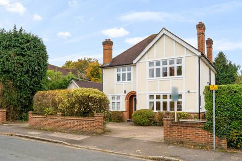 4 bedroom detached house to rent, West Grove, Hersham, Walton-On-Thames, KT12