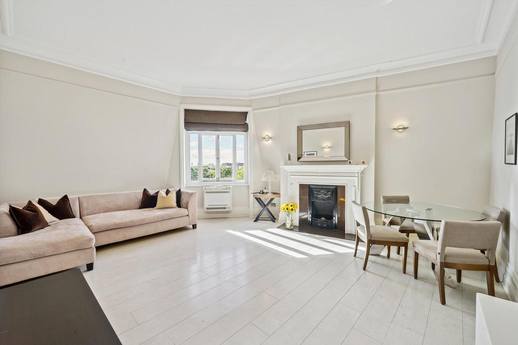 Earl's Court Square, Earls Court... 3 bed flat £5,001 pcm (£1,154 pw)