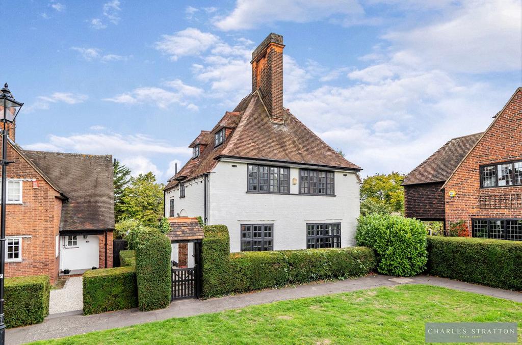 Reed Pond Walk, Gidea Park 4 bed detached house £1,000,000
