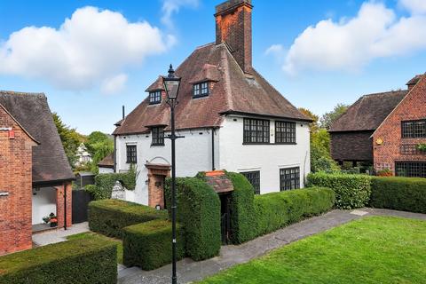 4 bedroom detached house for sale, Reed Pond Walk, Gidea Park