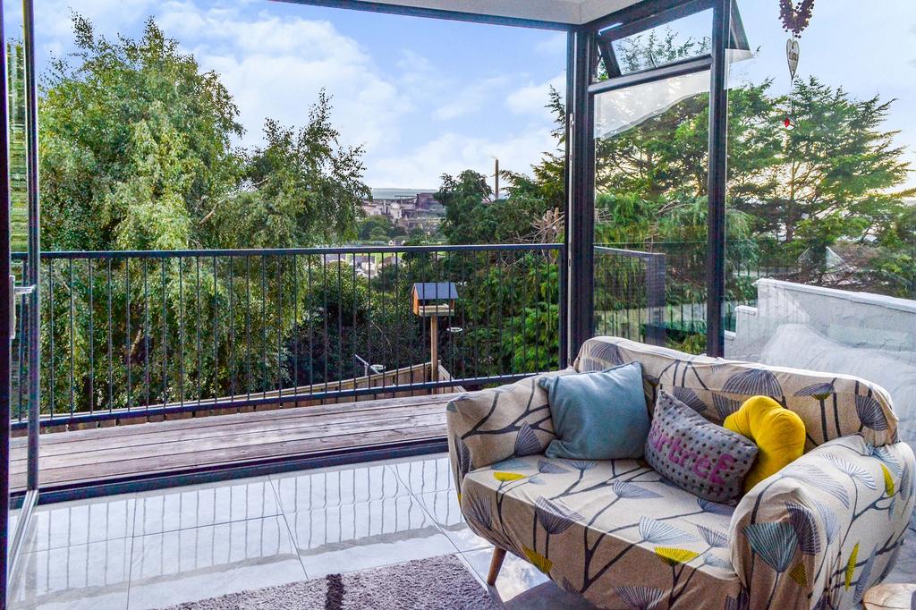 4 Broomhill, Goytre, Port Talbot, Neath Port Talbot. SA13 2US 4 bed