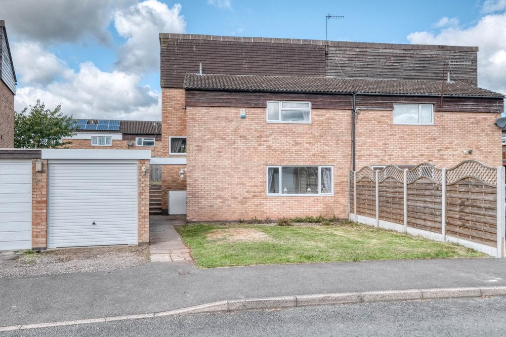 Oakham Drive, Droitwich WR9 0RL 3 bed semidetached house £230,000