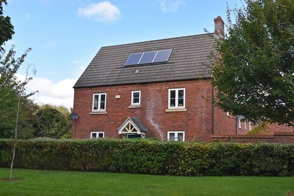 Paddock Close, Silverstone, NN12 3 bed detached house £1,275 pcm (£