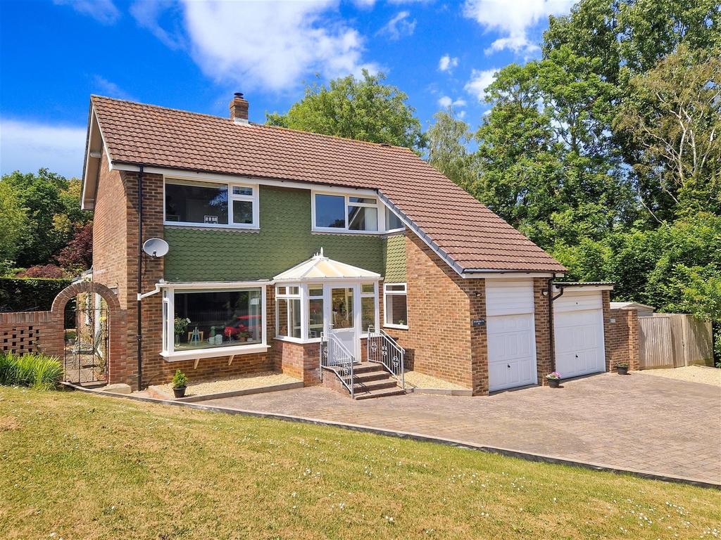 Station Road, Wootton, Isle of Wight 6 bed detached house £700,000