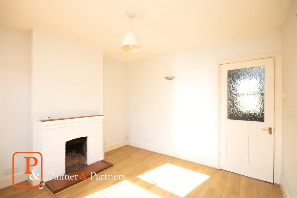 Canterbury Road, Colchester, Essex, CO2 2 bed semidetached house £