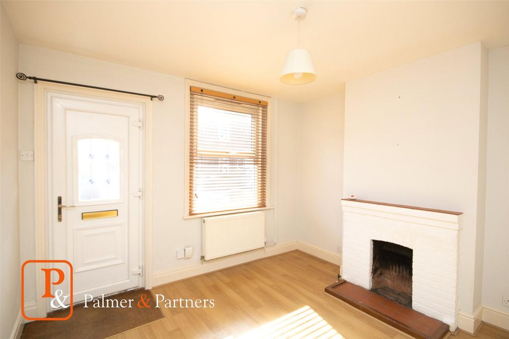 Canterbury Road, Colchester, Essex, CO2 2 bed semidetached house £