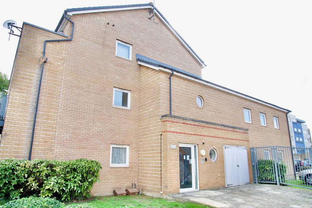 Murray Close, Thamesmead West, SE28 0NT 2 bed apartment £270,000