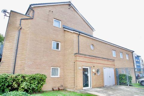11 Murray Close, London, SE28 0NT