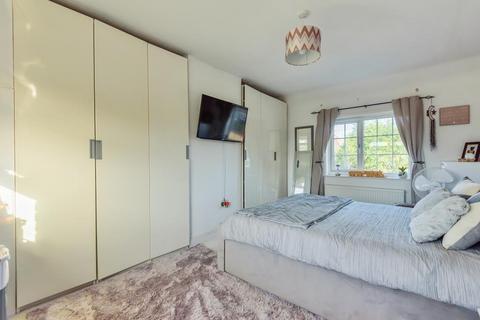 37 Saxton Road, Abingdon, OX14 5JD