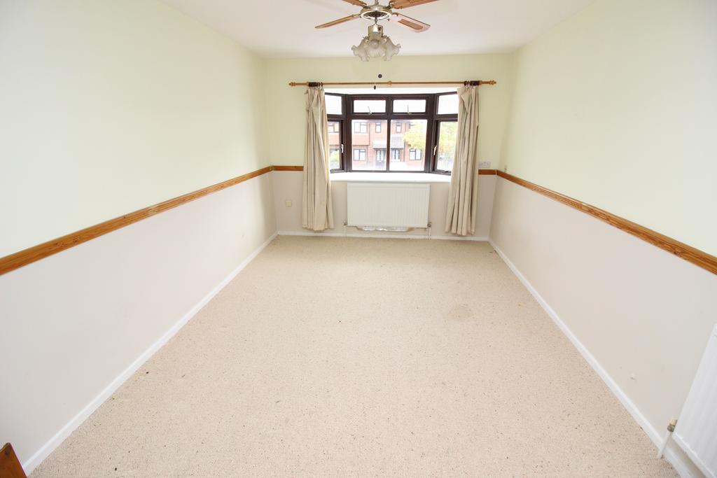 Pembury Avenue, Worcester Park KT4 1 bed flat £1,000 pcm (£231 pw)