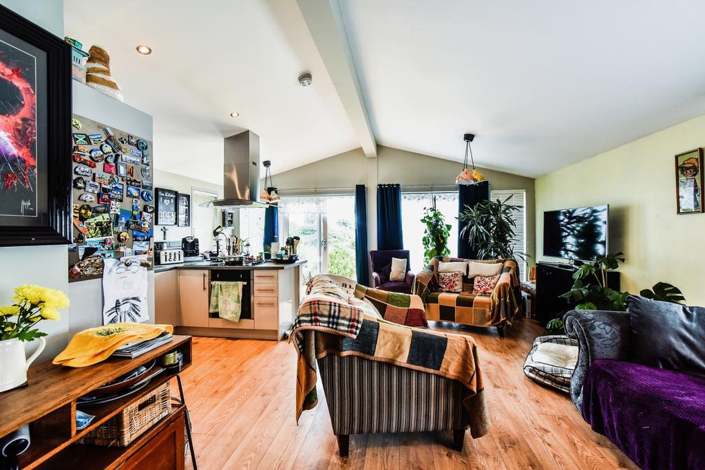 Devizes Marina Village, Wiltshire, SN10 2 bed park home £230,000