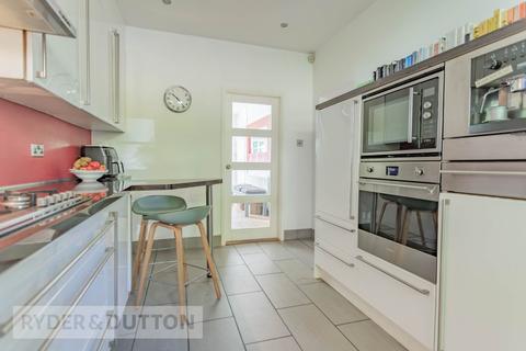3 Grosvenor Square, Uppermill, Oldham, OL3 6DG