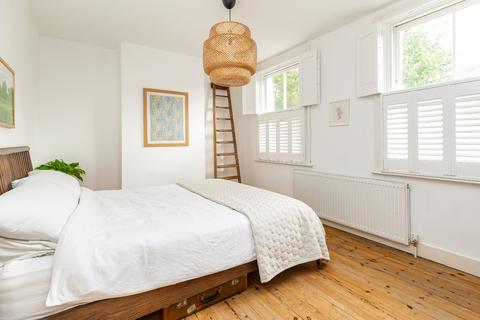 28 Kenilworth Avenue, London, E17 4PE