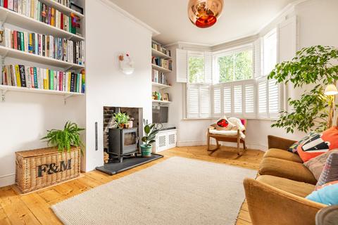 28 Kenilworth Avenue, London, E17 4PE