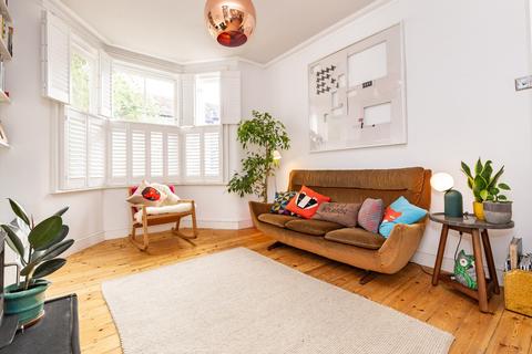 28 Kenilworth Avenue, London, E17 4PE