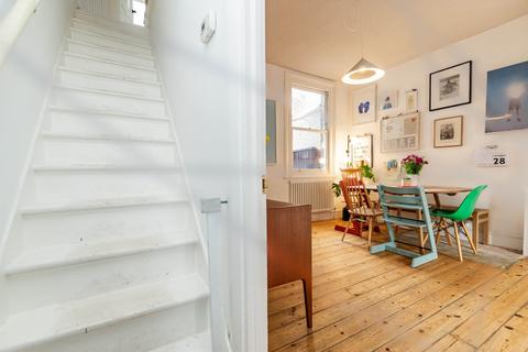 28 Kenilworth Avenue, London, E17 4PE