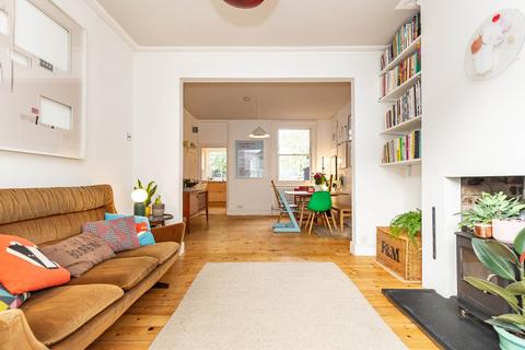 28 Kenilworth Avenue, London, E17 4PE