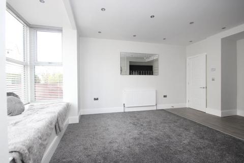3 bedroom duplex to rent - Roundhay Crescent, Chapel Allerton, Leeds, LS8 4DT