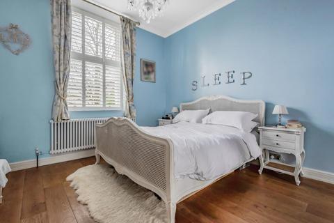 2 bedroom flat for sale - Gilbert Close, London