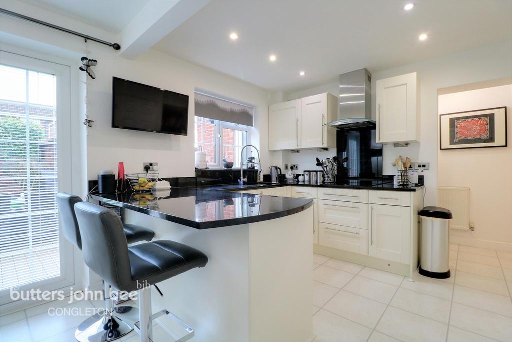 Derwent Drive, Congleton 3 bed detached house for sale £340,000