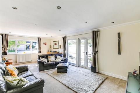 6 Crossways, Tatsfield, Westerham, TN16 2BN