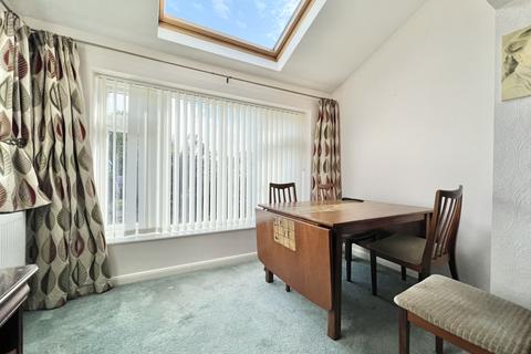 2 bedroom bungalow for sale - Lindsay Road, Garforth, LS25