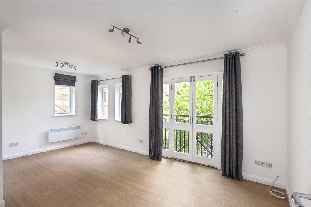 Victory Road, Wanstead, London, E11 2 bed flat £1,450 pcm (£335 pw)