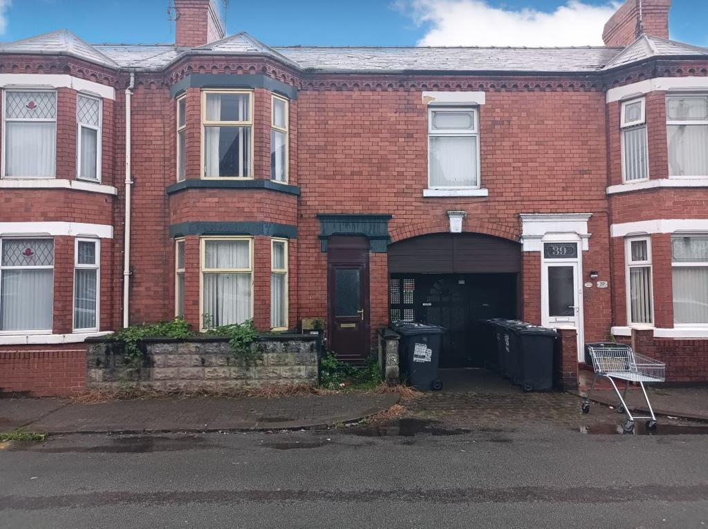 37 Catherine Street, Crewe, Cheshire... 3 bed terraced house £20,000