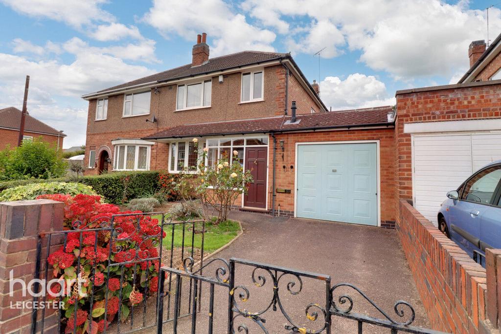 Burnham Drive, Leicester 3 bed semidetached house for sale £270,000