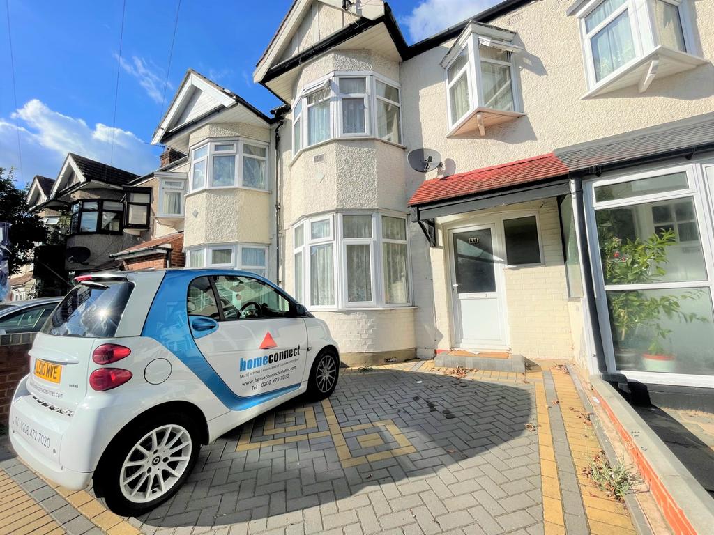Clifton Road, Newbury Park, IG2 3 bed house £2,000 pcm (£462 pw)