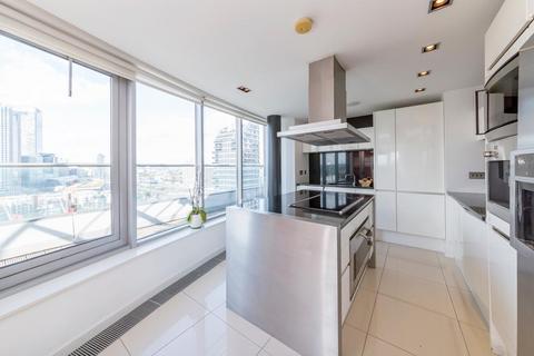 3 bedroom penthouse to rent, New Providence Wharf, 1 Fairmont Avenue, London, E14 9PB