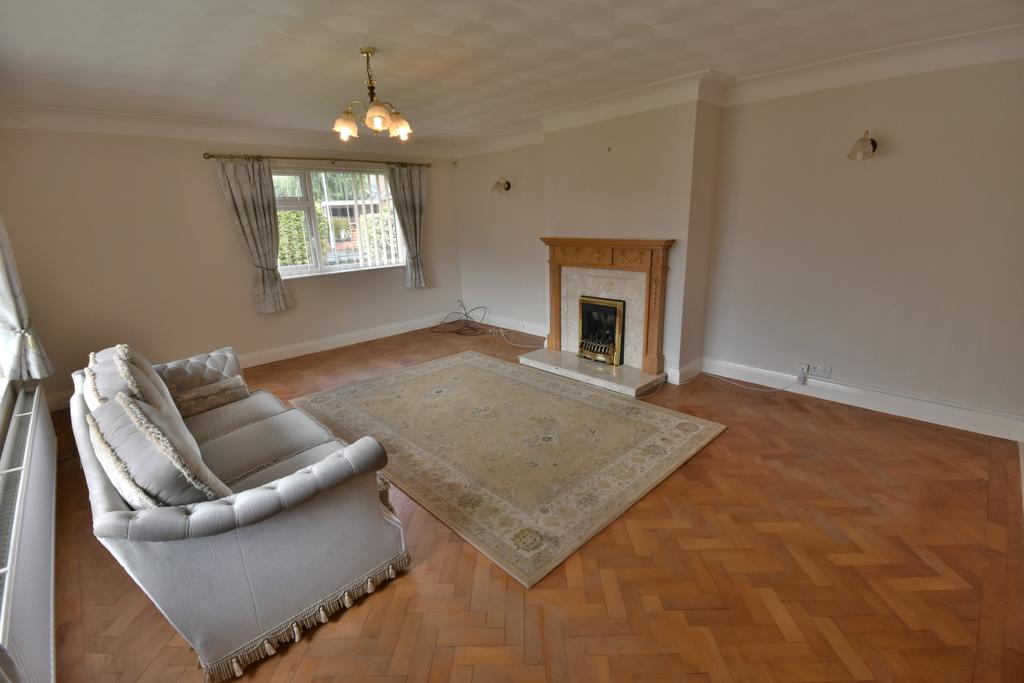 Glyndwr Road, Wrexham, LL12 3 bed bungalow £270,000