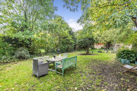 Basement Flat, 18 Breakspears Road, London, SE4 1UW