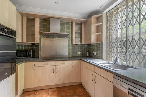 Basement Flat, 18 Breakspears Road, London, SE4 1UW