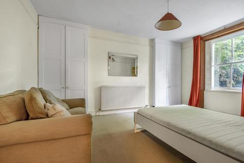 Basement Flat, 18 Breakspears Road, London, SE4 1UW