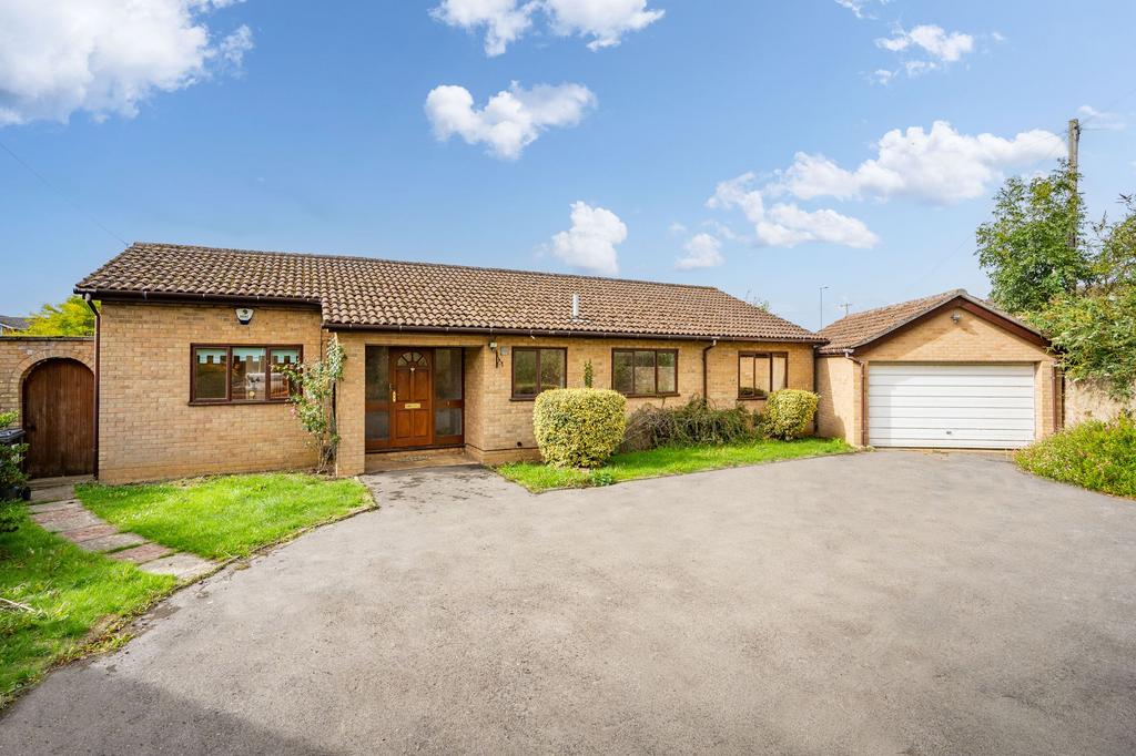 Rampton Road, Cottenham, CB24 3 bed detached bungalow £450,000