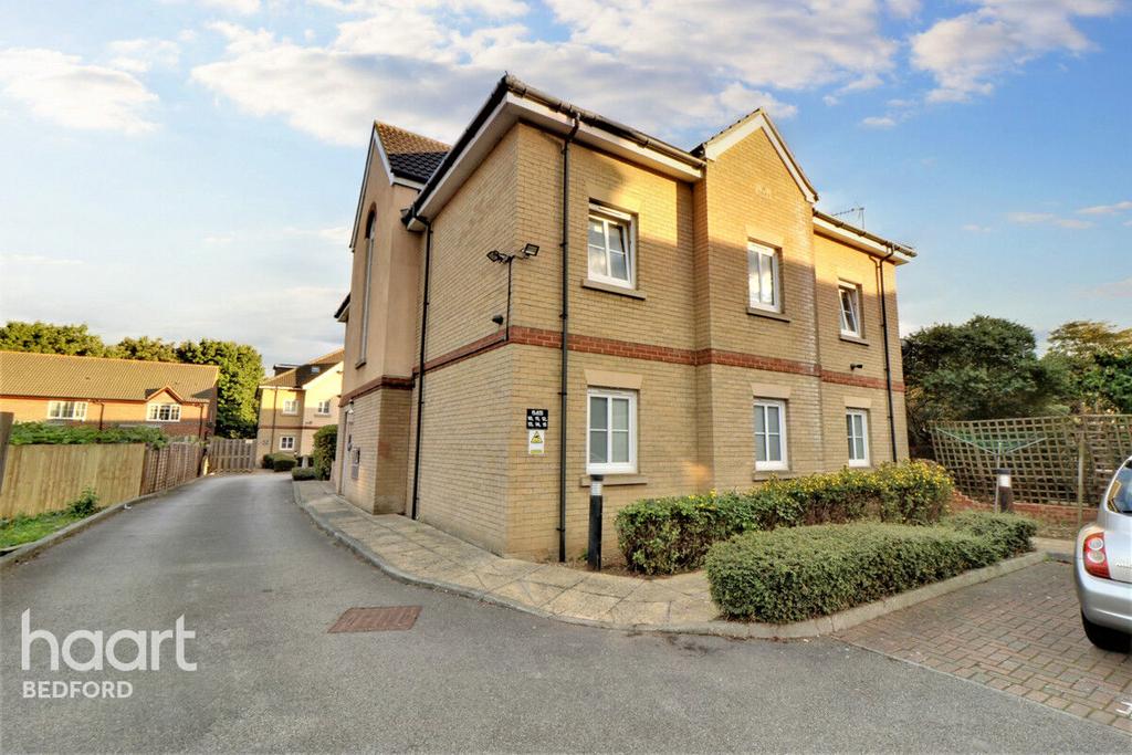 Walsingham Close, Bedford 2 bed apartment £170,000