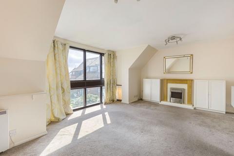 2 bedroom apartment for sale, Wyllyotts Close, Potters Bar, EN6