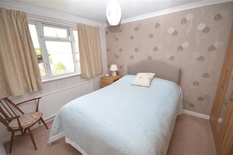 3 bedroom semi-detached house for sale - Dale Close, Wrecclesham, Farnham, Surrey, GU10