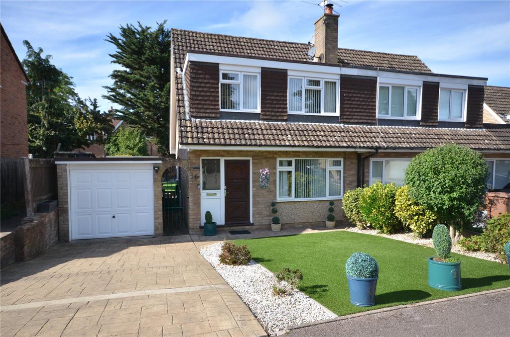 Dale Close, Wrecclesham, Farnham, Surrey, GU10 3 bed semidetached house for sale £450,000