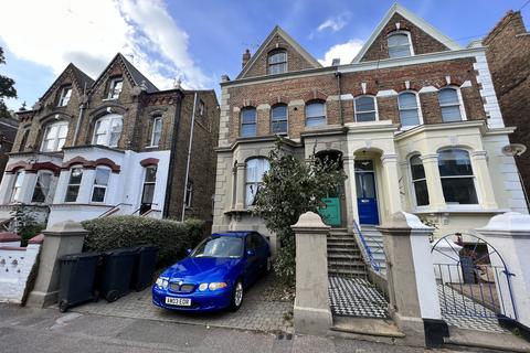 Studio to rent, North Avenue, Ramsgate