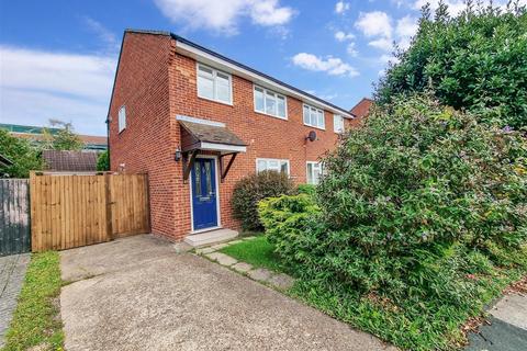 47 Tudor Walk, Leatherhead, KT22 7HX