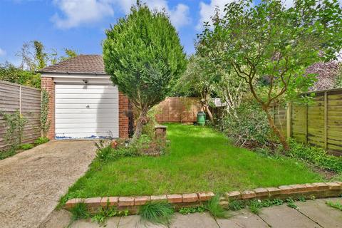 47 Tudor Walk, Leatherhead, KT22 7HX