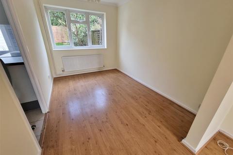47 Tudor Walk, Leatherhead, KT22 7HX