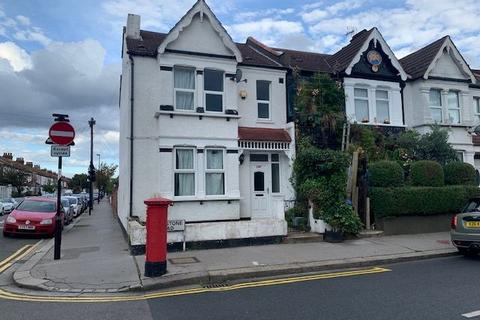 3 bedroom semi-detached house to rent, Beverstone Road, Thornton Heath