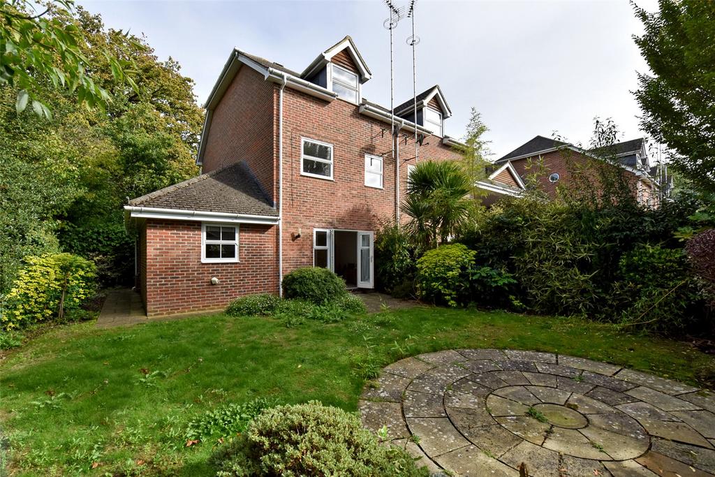 Pendenza, Cobham, Surrey, KT11 4 bed semidetached house £3,950 pcm
