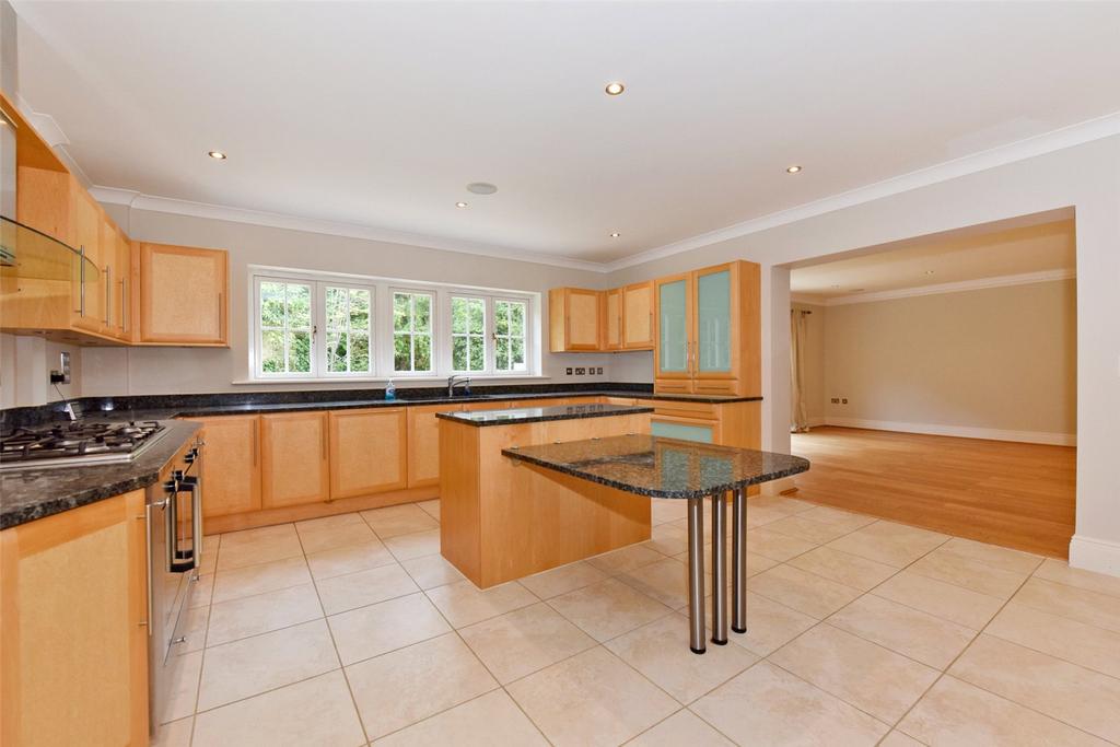 Beech Close, Sandy Lane, Oxshott, KT11 5 bed detached house £8,000