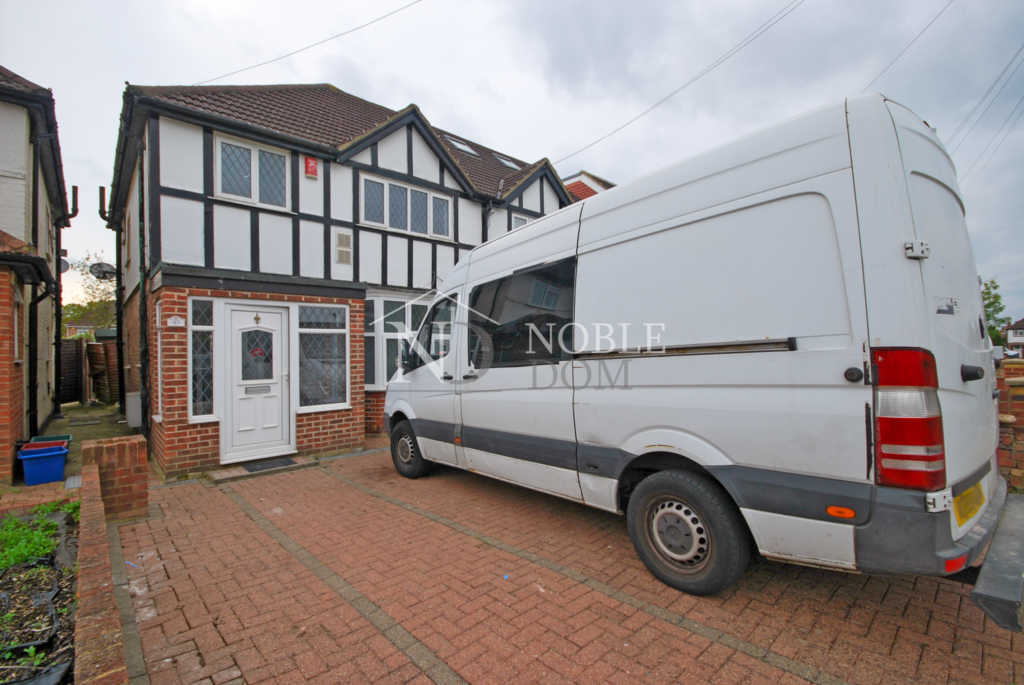 3 bedroom semi detached house in heston