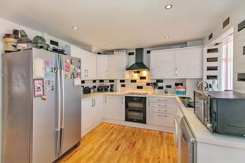 123 Hunter Drive, Bletchley, Milton Keynes, MK2 3NG